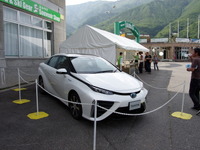【白馬EV・PHVワンダーランド14】文字通りの“白馬”…トヨタ FCVがサプライズ展示 画像