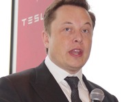 【テスラ モデルS 日本納車開始】イーロン・マスクCEO「燃料電池に行くべきではない」 画像