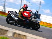 【アプリリア SRV850 ABS-ATC 日本発表】世界最大排気量のスクーターにABS、トラコンを装備 画像