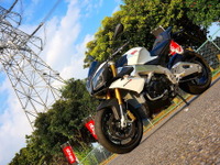 アプリリア トゥオーノ V4R APRC  ABS 日本発売…ABS装備でライダーの限界を引き上げる 画像