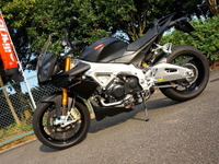 アプリリア トゥオーノ V4R APRC に日本限定車…オーリンズ製ショックアブソーバー装備 画像