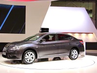 【モスクワモーターショー14】日産 セントラ、余裕ある最低地上高と強化サスで不整地も考慮［詳細画像］ 画像