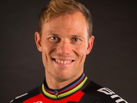 自転車ロードレース世界選手権制覇から４年、15年の選手生活に幕 画像