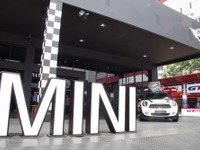 【ジャカルタモーターショー14】MINI、開場1時間で展示車両が「売り切れ」!? 画像