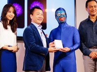 ドコモiPhone発表会…加藤社長が若々しくなった容姿で登壇 画像