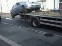 英国で駐車違反、反則金逃れを画策したドライバーのあり得ない行動［動画］ 画像