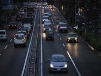 ドライバーの8割が早期点灯を実践、ただし過半数はスモールランプ…JAF調べ 画像