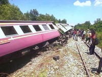 タイ国鉄、南部の路線で脱線事故 画像