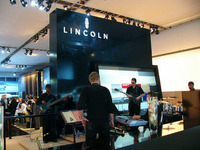 【デトロイトモーターショー06】東京モーターショーより空いてはいるが 画像