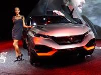 【パリモーターショー14】プジョー から未来のSUV、クォーツ …ハイブリッドで500hp 画像