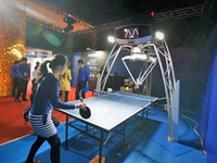 【CEATEC 14】オムロン、「センシング&コントロール」を車載用脈拍センサや卓球ロボットで紹介 画像