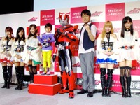 クルマで戦う『仮面ライダードライブ』、必殺「タイヤ交換」で秋葉原を救う 画像