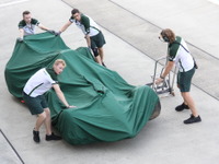 【F1 日本GP】クラッシュで初日終えた可夢偉「明日の短い時間で何とかしたい」 画像