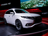 【パリモーターショー14】三菱 アウトランダーPHEV コンセプト-S…先進性的かつダイナミックに［詳細画像］ 画像