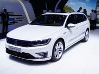 【パリモーターショー14】VW パサート に「GTE」…PHVで燃費50km/リットル以上 画像