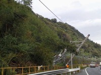 東海道本線由比～興津間、長さ40mの土砂が流入 画像