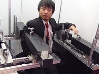 【CEATEC 14】慶大のセルフマッサージロボット、微妙な力加減を再現 画像
