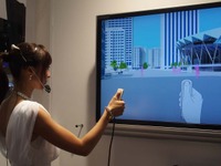 【CEATEC 14】ドコモが、指先の感覚で進行方向が分かる「YUBI NAVI」を参考出展 画像