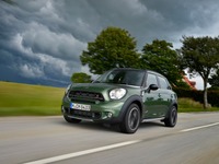 MINI、六本木ヒルズのスノボイベントに協賛…特別ペイントのクロスオーバーを展示 画像