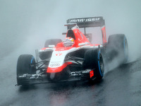 【F1 ロシアGP】マルシャ、ビアンキの回復を願い1台体制…ガレージに17番のマシン 画像
