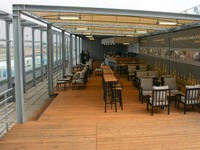 ハンガリーのブダペスト国際空港、屋上バーがオープン…ワインやビールを用意 画像