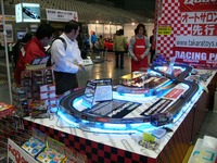 【東京オートサロン06】デジタル制御のスロットカー…タカラが先行販売 画像