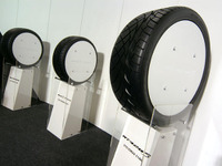 【東京オートサロン06】北米で人気の「NITTO」タイヤが上陸 画像