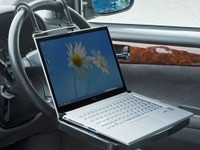 イーサプライ、車載ノートPCテーブル発売…ハンドルなどに引っ掛けて簡単設置 画像
