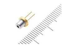 シャープ、車載HUDなどのディスプレイ光源用赤色半導体レーザーを発売 画像
