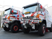 【モータースポーツジャパン14】日野、ダカール参戦車で菅原選手がデモ走行を披露 画像