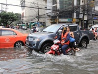 バンコクで大雨、アソークなどで洪水［写真12枚］ 画像