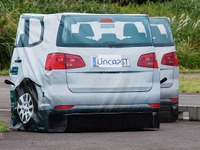 【予防安全性能アセスメント】実車を模したバルーンに突っ込ませる 画像