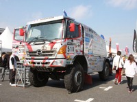 【モータースポーツジャパン14】ダカール仕様のトラックの荷台、何が積まれている? 画像