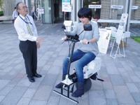 まるでバランスボール? 大学の研究室で生まれた面白パーソナルモビリティ「オムニライド」 画像