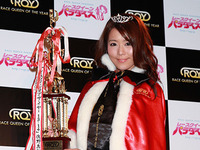 吉岡美穂、菜々緒に続け！　レースクイーンオブザイヤーに佐野真彩さん 画像