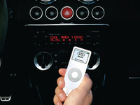 アウディ TT を買うと iPod とアダプターがついてくる 画像