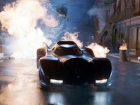 【アカデミー賞】ミサイルをよけながら車内からバットマンは電話をかける 画像