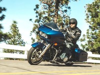 【ハーレー FLTRXS ロードグライドスペシャル 試乗】威圧感と裏腹、峠も軽快クルーズ…青木タカオ 画像