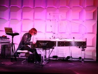 ハローキティ公式テーマソングはX JAPANのYoshiki 作曲 画像