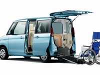 スズキ スペーシア 車いす移動車、レーダーブレーキサポートなどを全車標準装備 画像