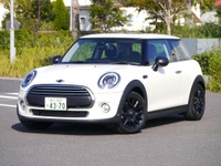 【MINI ワン 試乗】遅れてきたベーシックモデル、その正体は痛快ホットハッチ…中村孝仁 画像