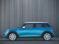 【MINI ハッチバック 5ドア 試乗】メリット満載、快適性優先ならノーマルなクーパーがお薦め…青山尚暉 画像