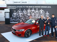 BMW M4クーペ、Moto GP チャンピオンに贈呈 画像