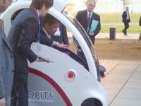 【G空間EXPO14】「目的地まで連れてって」…日立の移動支援ロボットが初デモ 画像