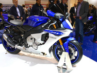 【ミラノショー14】ヤマハ YZF-R1 開発者「サーキット走行に軸」…テストにはロッシも 画像