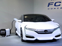 【ホンダ FCVコンセプト 発表】伊東社長「競争力ある価格にしたい」 画像