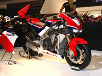 【ミラノショー14】ホンダ、MotoGPレプリカ RC213V-S…HRC社長「私にも乗りやすい」 画像