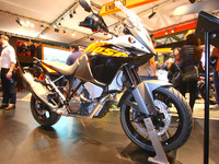 【ミラノショー14】KTM、1050アドベンチャー 公開…4台目のクロスオーバー 画像