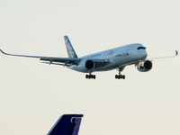 エアバスの最新鋭機「A350 XWB」、日本に初めて飛来 画像