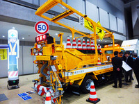 【ハイウェイテクノフェア14】高速道の「黄色い作業車」は小型化と他ジャンル展開がトレンド? 画像